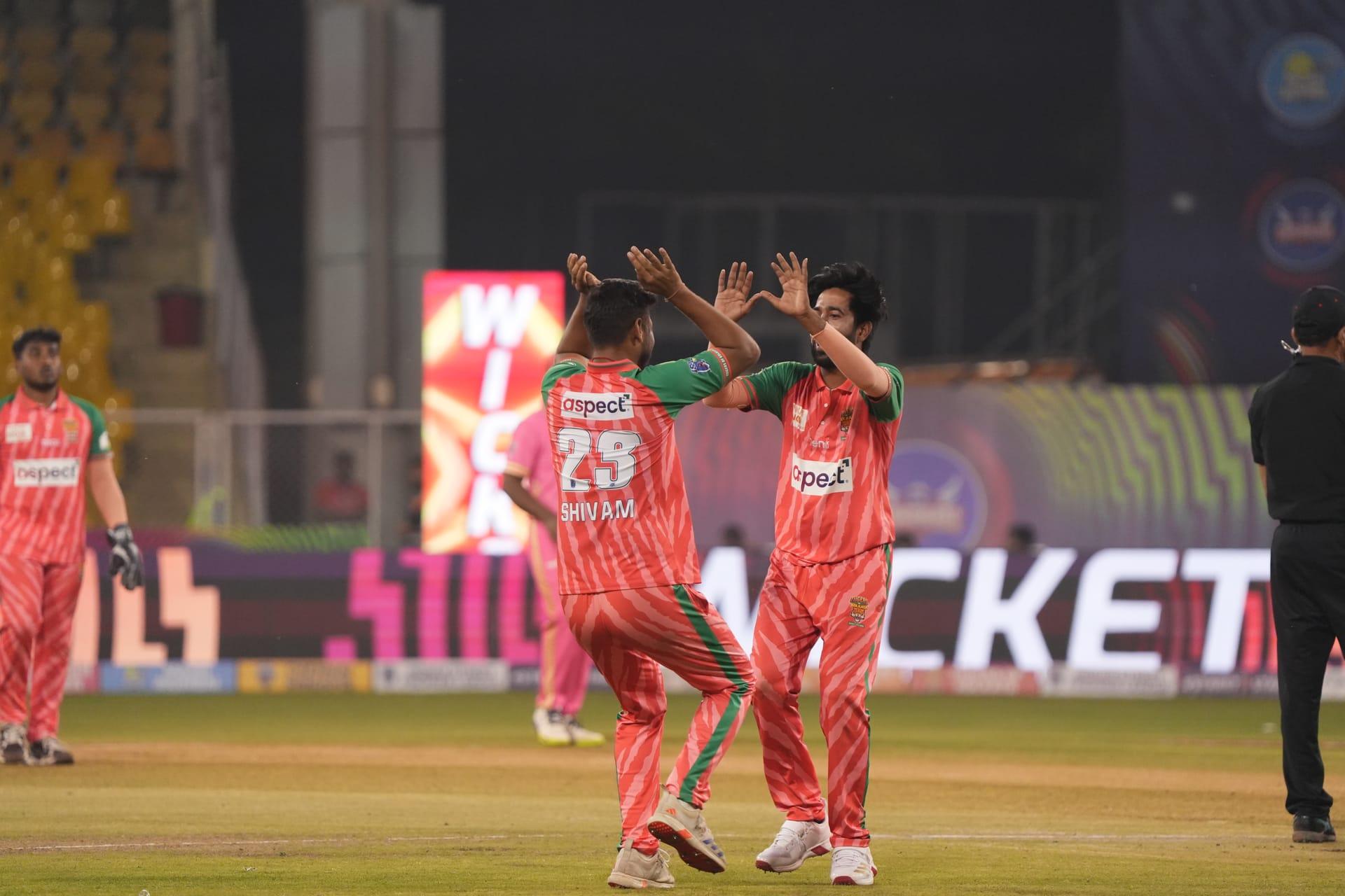 Tiigers of Kolkata Action Shot 12