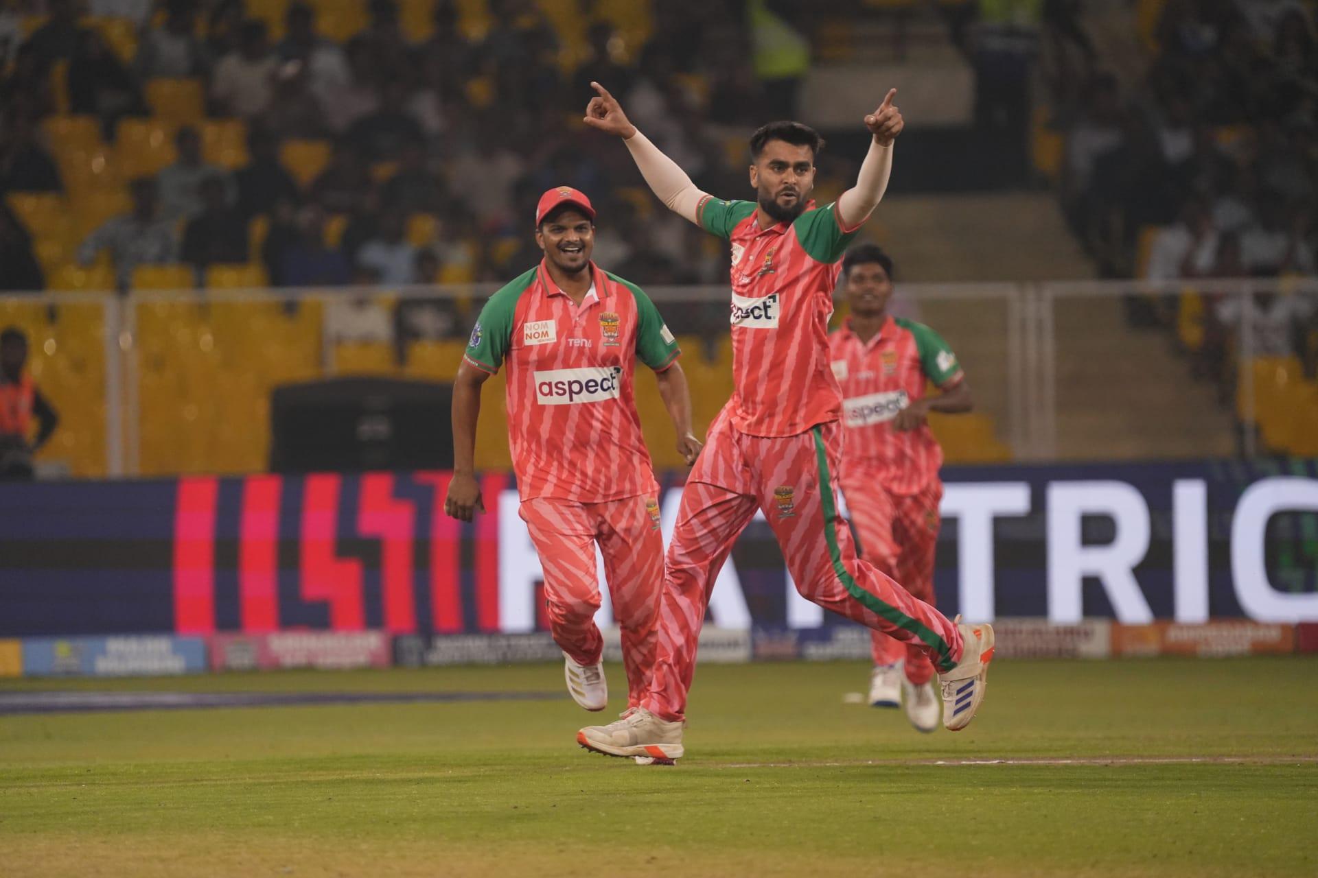Tiigers of Kolkata Action Shot 18